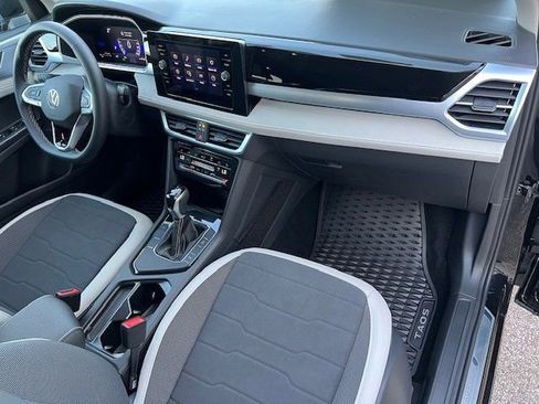 New 2025 Volkswagen Taos SE image 17