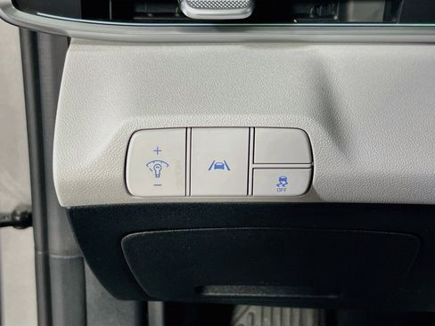 Used 2023 Hyundai Elantra Limited FWD image 10