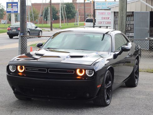 Used 2015 Dodge Challenger R/T w/ Quick Order Package 28B R/T RWD image 3