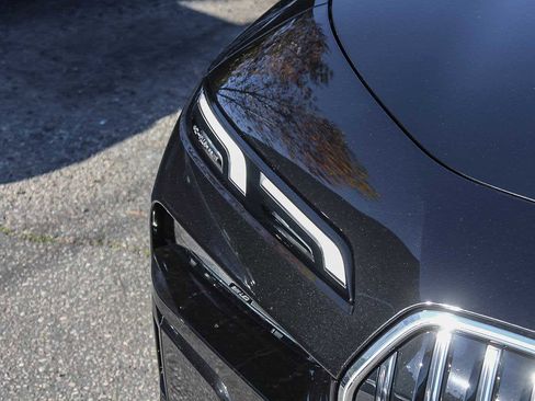 New 2026 BMW 740i w/ Premium Package image 9