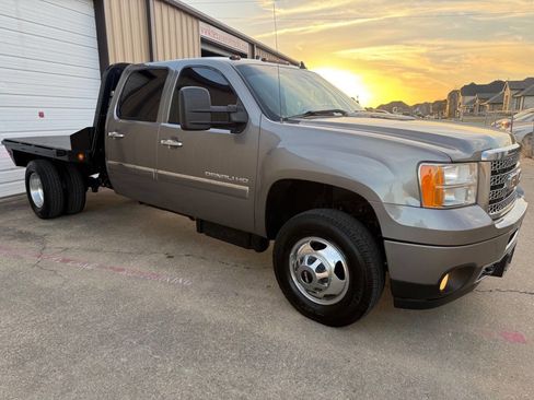 Used 2014 GMC Sierra 3500 Denali image 3