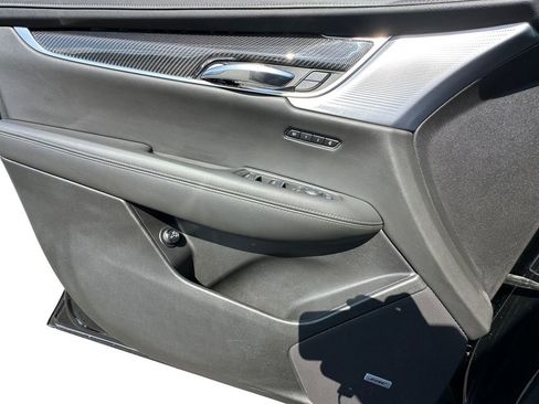 Used 2025 Cadillac XT6 Sport w/ Technology Package image 11