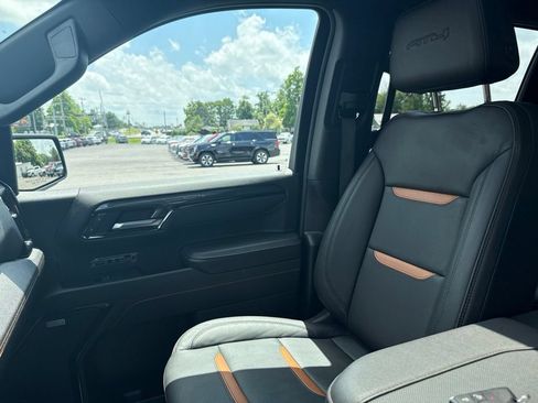 Used 2025 GMC Sierra 1500 AT4 w/ AT4 Premium Package AWD/4WD image 32