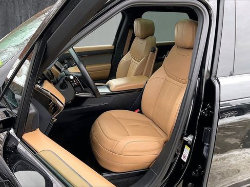 Used 2024 Land Rover Range Rover Sport SE image 21