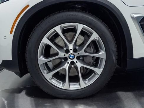New 2026 BMW X5 xDrive50e w/ Climate Comfort Package AWD/4WD image 26