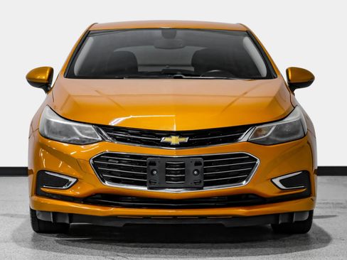 Used 2017 Chevrolet Cruze Premier w/ Enhanced Convenience Package FWD image 3