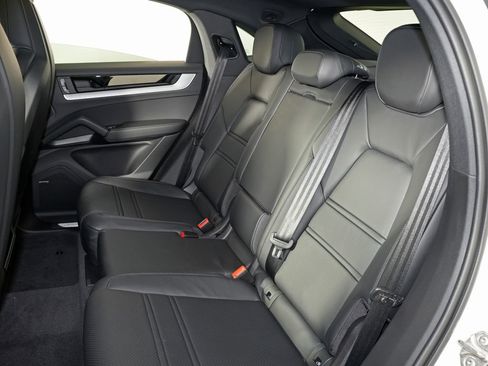 Certified 2026 Porsche Cayenne Coupe AWD/4WD image 32