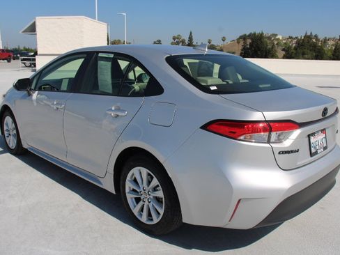Certified 2026 Toyota Corolla LE w/ LE Premium Package FWD image 5