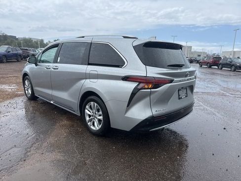 Used 2025 Toyota Sienna Limited AWD/4WD image 3