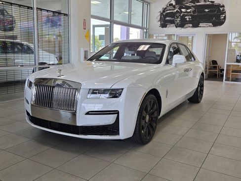 Used 2024 Rolls-Royce Ghost image 3