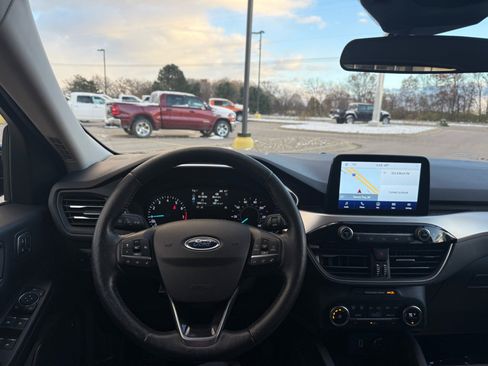 Used 2020 Ford Escape SEL image 10
