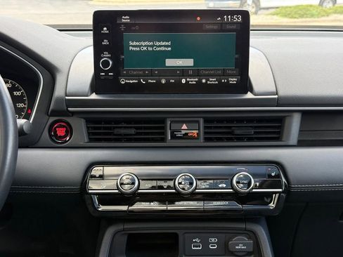 Used 2024 Honda Pilot Touring image 14