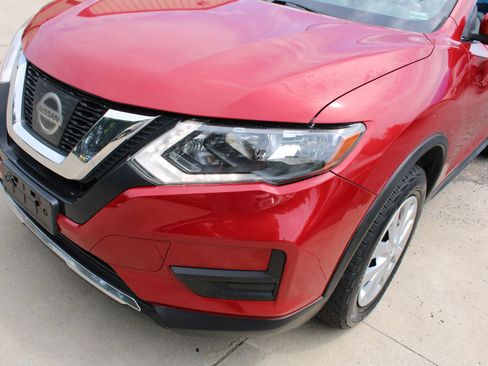 Used 2017 Nissan Rogue S AWD/4WD image 3