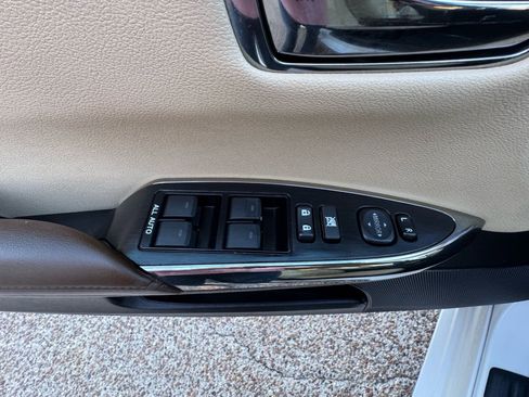 Used 2018 Toyota Avalon XLE image 25