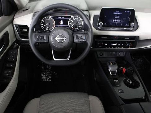 Certified 2024 Nissan Rogue SV FWD image 7