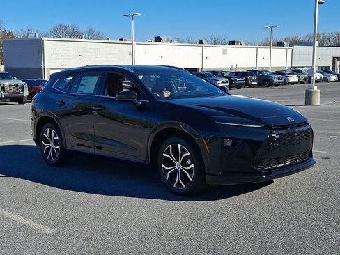 New 2026 Toyota Crown Signia XLE image 4