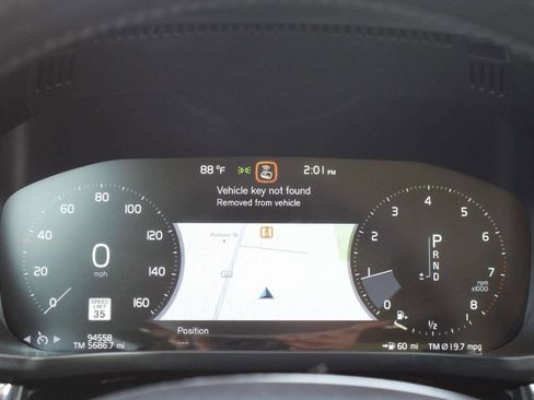 Used 2019 Volvo XC60 T5 Momentum w/ Multimedia Package image 23