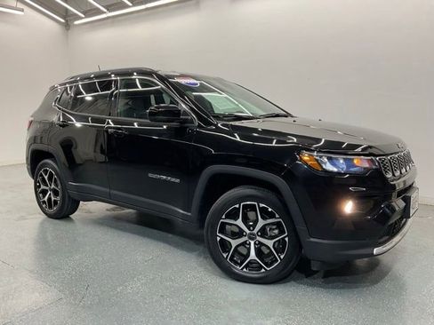 Used 2025 Jeep Compass Limited AWD/4WD image 2