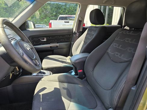 Used 2012 Kia Soul + w/ Audio Pkg FWD image 12