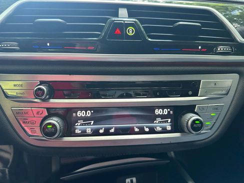 Used 2018 BMW 750i xDrive image 41