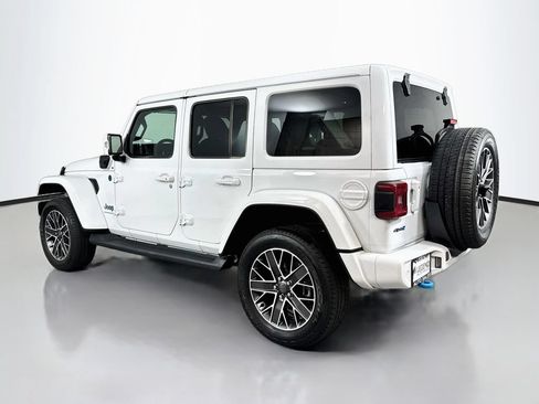 Used 2023 Jeep Wrangler Unlimited Sahara AWD/4WD image 8