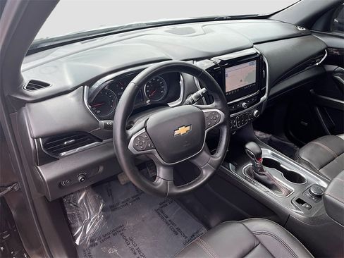 Used 2023 Chevrolet Traverse RS image 9
