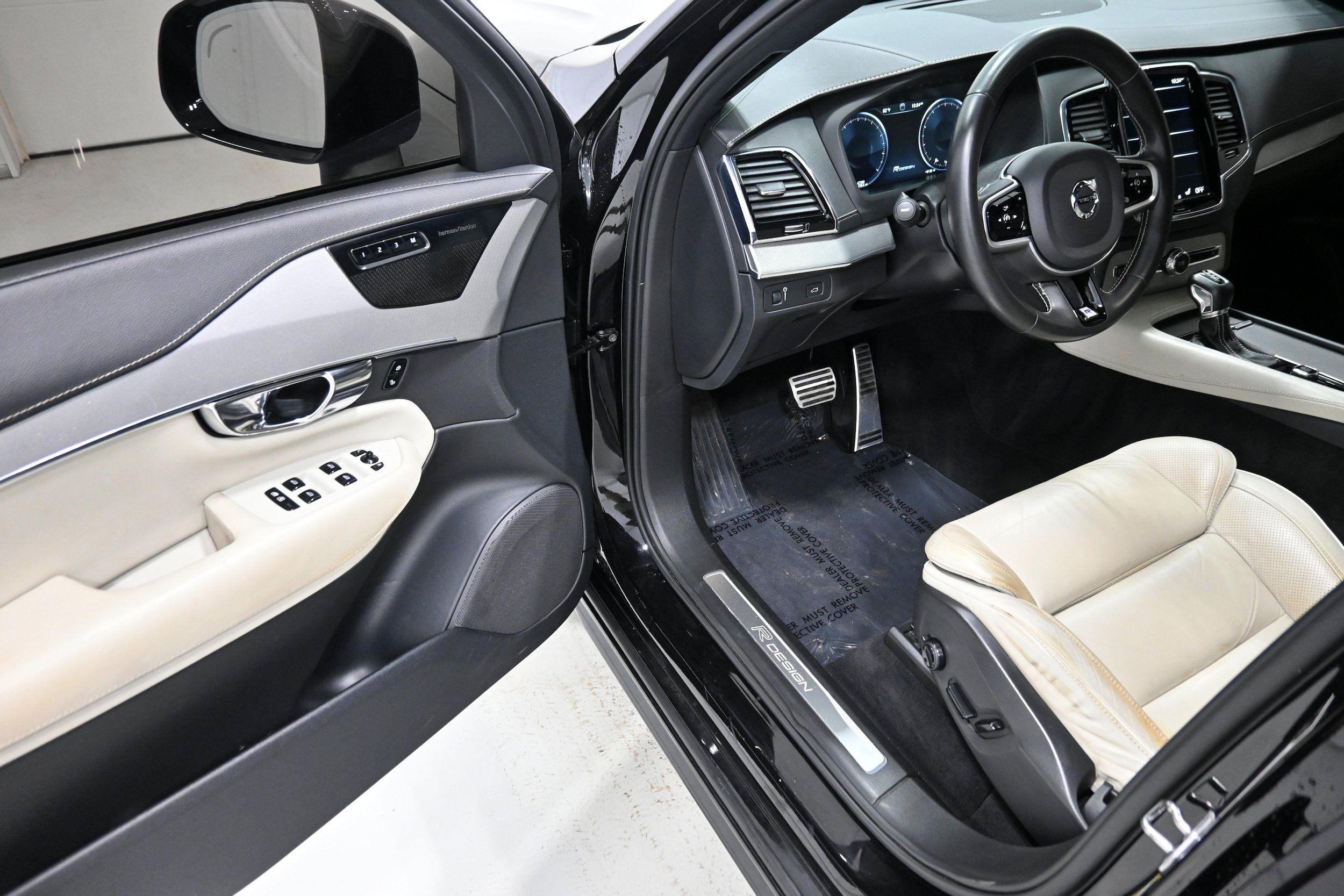 Used 2020 Volvo XC90 T6 R-Design w/ Protection Package Premier AWD/4WD image 4