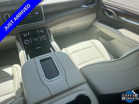 Used 2022 GMC Yukon Denali w/ Denali Premium Package AWD/4WD image 15