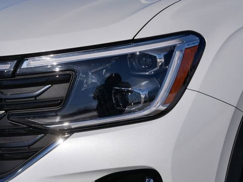 Certified 2025 Volkswagen Atlas SEL Premium R-Line image 10