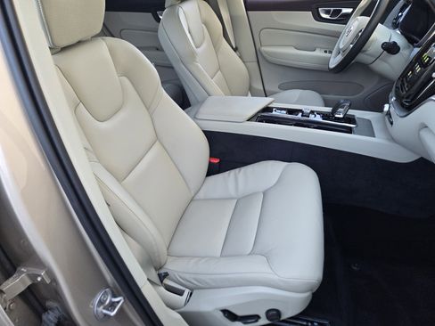 Used 2025 Volvo XC60 T8 Plus w/ Protection Package Premier image 21