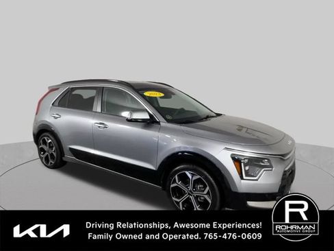 Used 2023 Kia Niro SX Touring FWD image 2