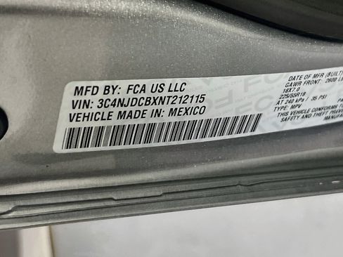 Used 2022 Jeep Compass Limited w/ Sun and Sound Group AWD/4WD image 32