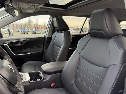 Used 2025 Toyota RAV4 XLE Premium image 15