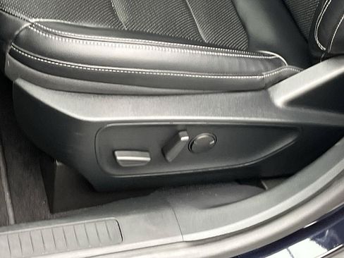 Used 2021 Ford Escape Titanium FWD image 11