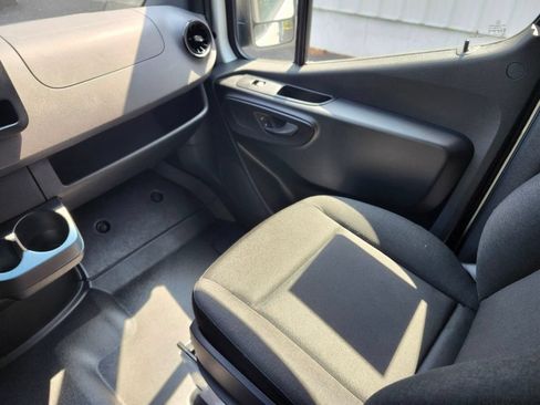 Used 2025 Mercedes-Benz Sprinter 2500 image 13
