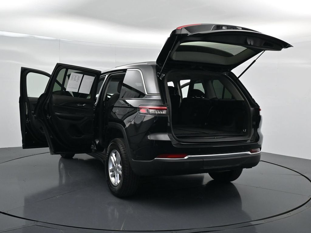 Used 2023 Jeep Grand Cherokee Laredo RWD image 43