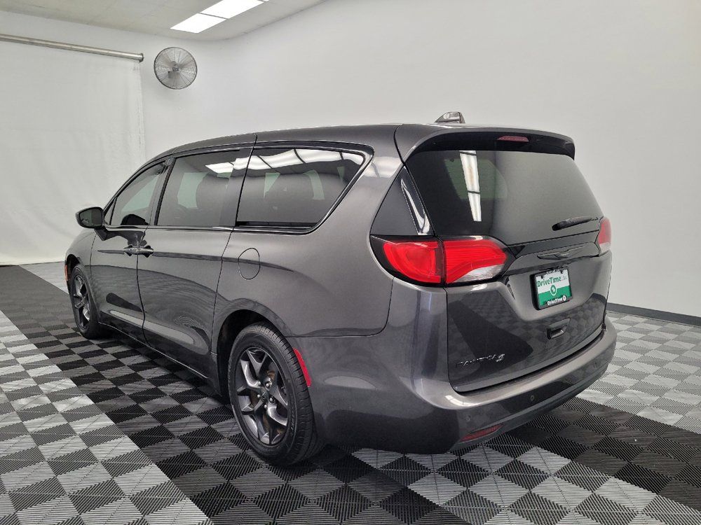 Used 2019 Chrysler Pacifica Touring Plus w/ S Appearance Package FWD image 5