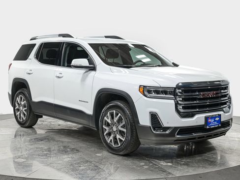 Used 2023 GMC Acadia SLE w/ Driver Convenience Package image 9