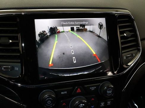 Used 2021 Jeep Grand Cherokee Limited AWD/4WD image 21