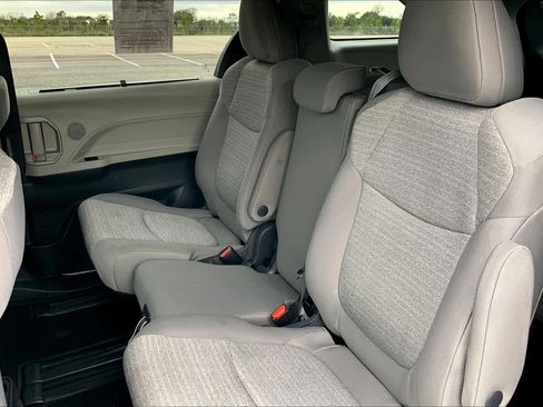 Used 2021 Toyota Sienna LE image 18