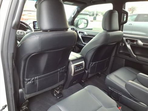 Used 2023 Lexus GX 460 Luxury w/ Sport Design Package AWD/4WD image 18