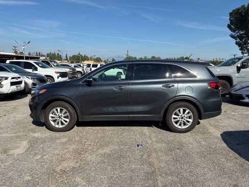 Used 2020 Kia Sorento LX image 4