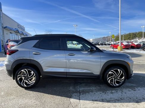 Used 2025 Chevrolet TrailBlazer RS w/ Convenience Package image 2