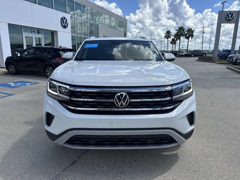 Used 2023 Volkswagen Atlas Cross Sport SE w/ Panoramic Sunroof Package FWD image 2