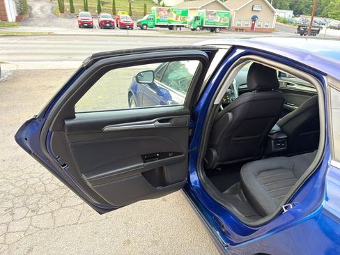 Used 2015 Ford Fusion SE FWD image 12