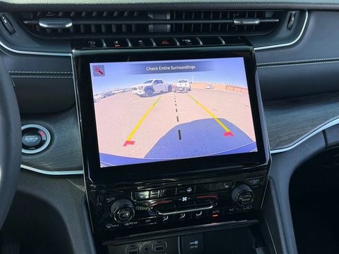 Certified 2024 Jeep Grand Cherokee Limited w/ Black Appearance Package image 17