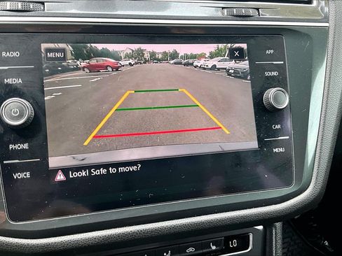 Used 2019 Volkswagen Tiguan SE AWD/4WD image 19