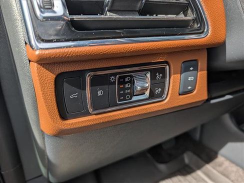 Used 2024 Lincoln Navigator L Reserve AWD/4WD image 38