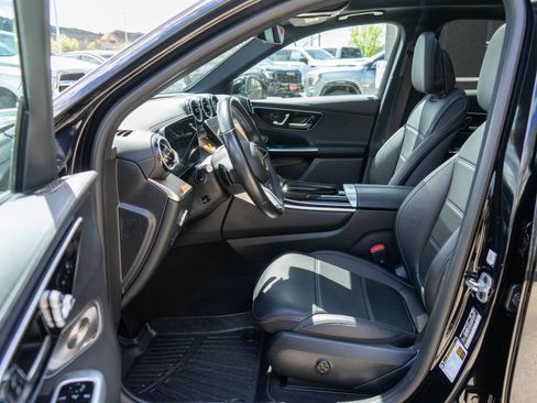 Used 2023 Mercedes-Benz GLC 300 4MATIC image 11