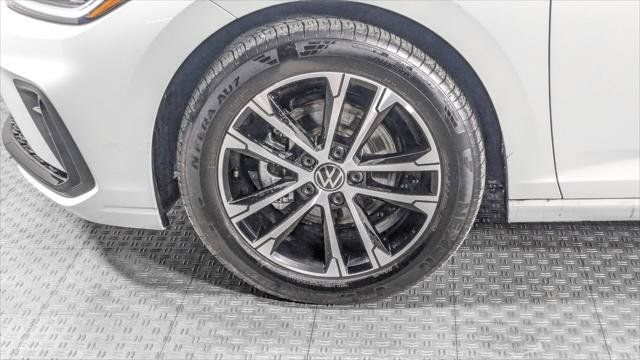Used 2025 Volkswagen Jetta Sport FWD image 30